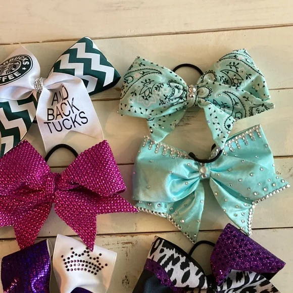 15 Gorgeous Cheer Bows - Picture 5 of 6